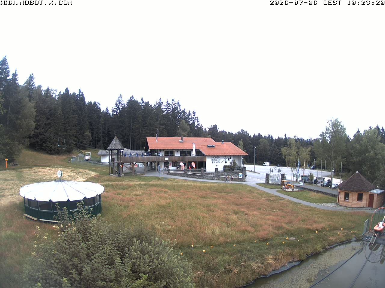 Archiv Foto Webcam Blick zur Talstation am Hohenbogen