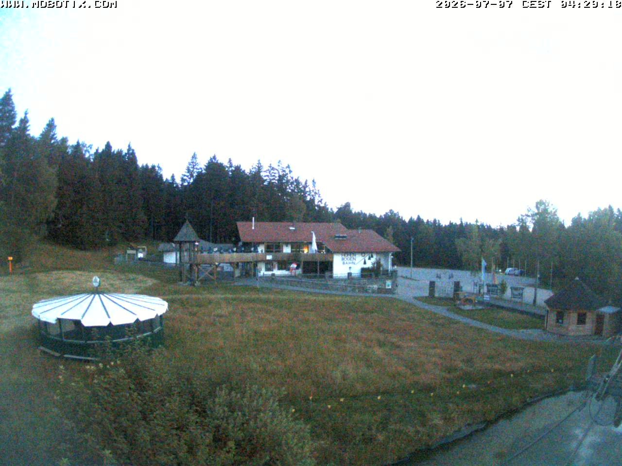 Archiv Foto Webcam Blick zur Talstation am Hohenbogen