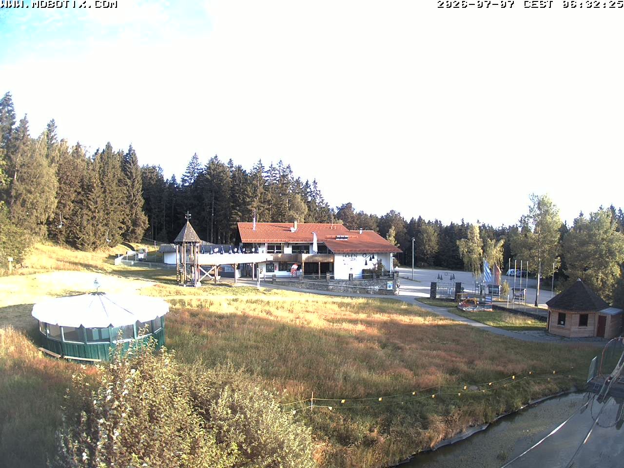 Archiv Foto Webcam Blick zur Talstation am Hohenbogen