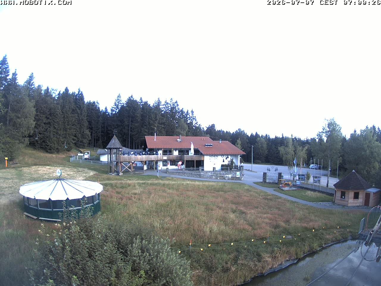 Archiv Foto Webcam Blick zur Talstation am Hohenbogen