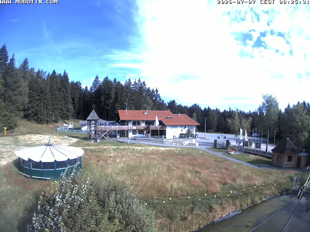 Archiv Foto Webcam Blick zur Talstation am Hohenbogen