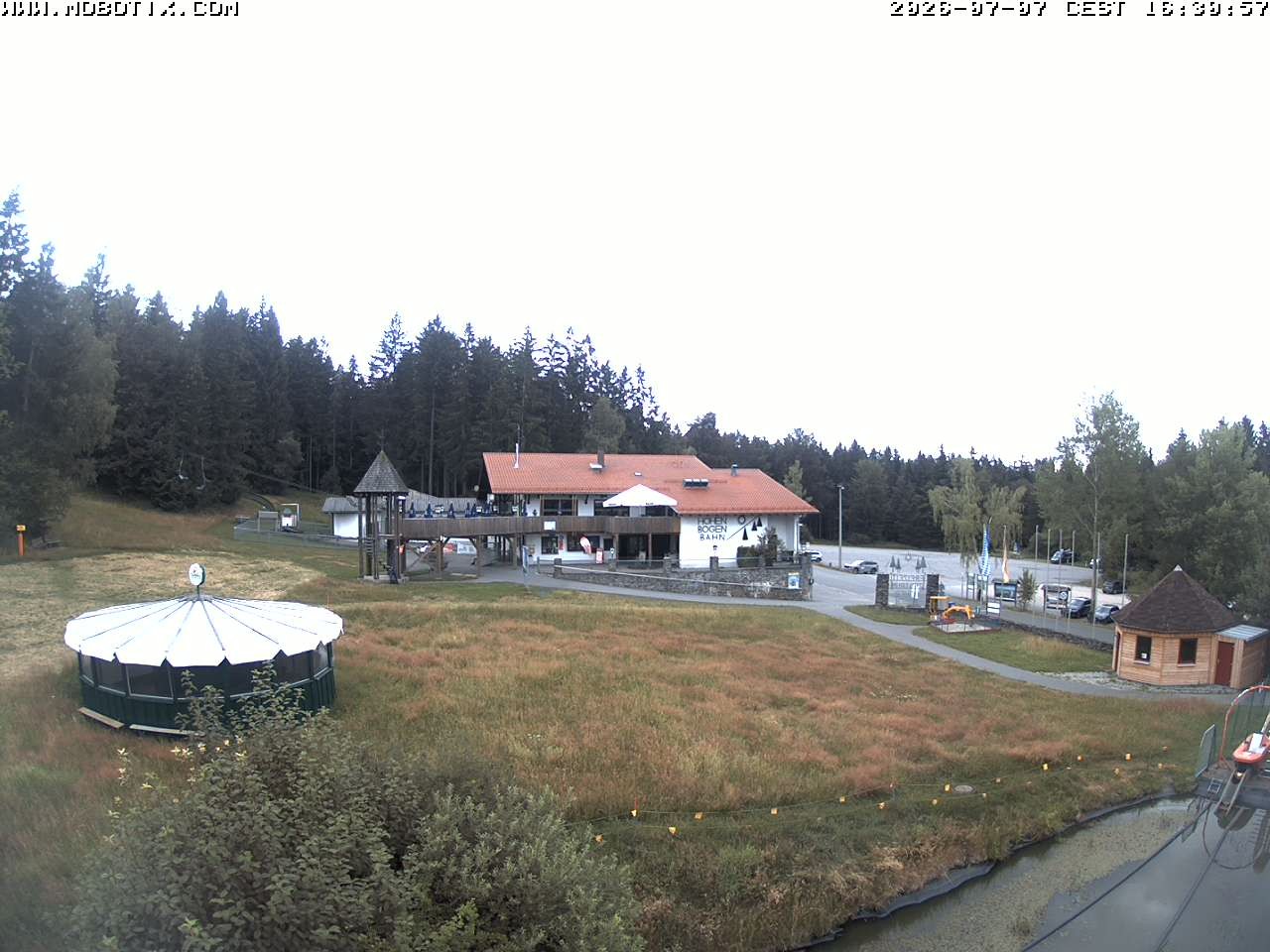 Archiv Foto Webcam Blick zur Talstation am Hohenbogen