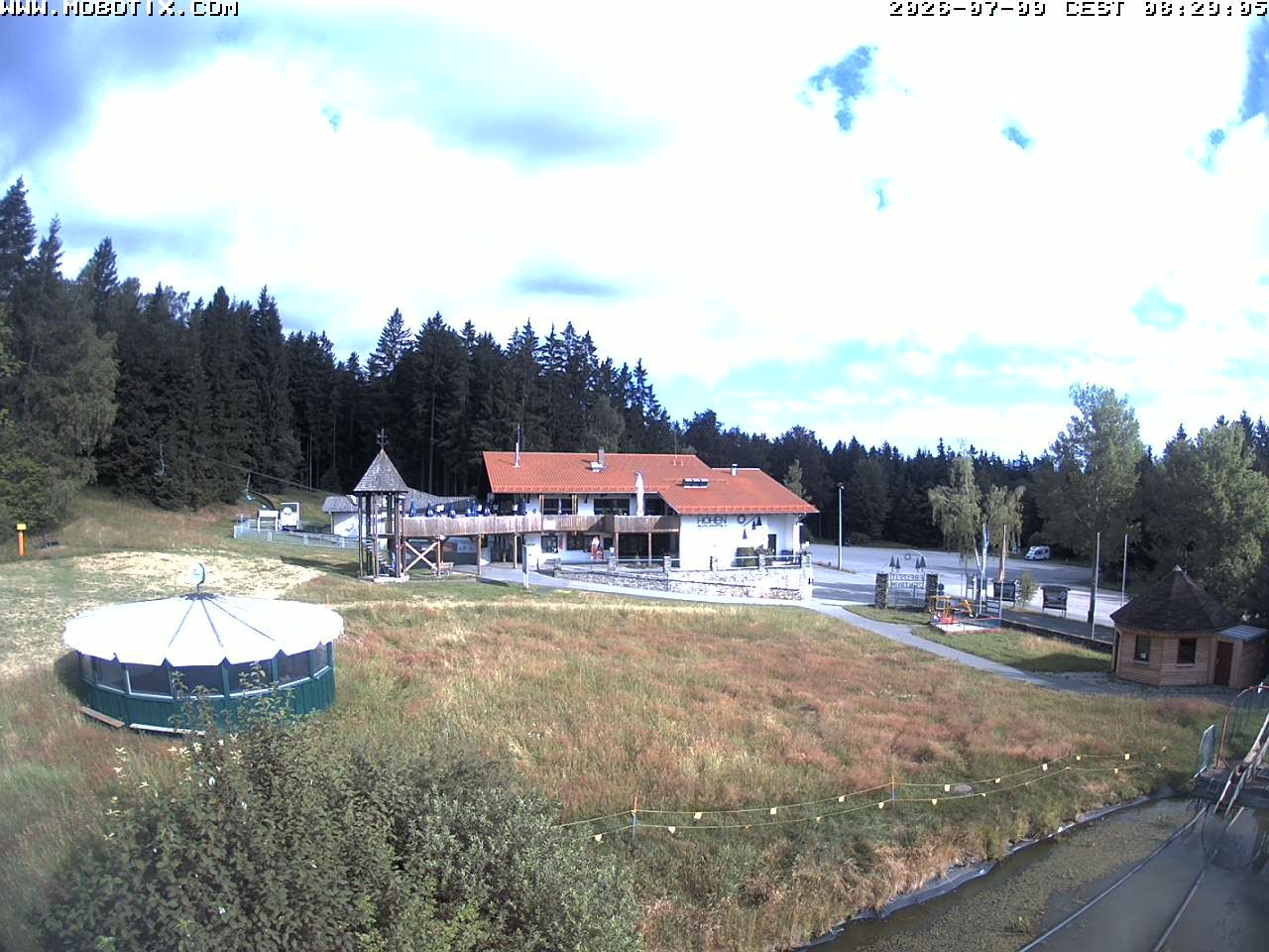 Archiv Foto Webcam Blick zur Talstation am Hohenbogen
