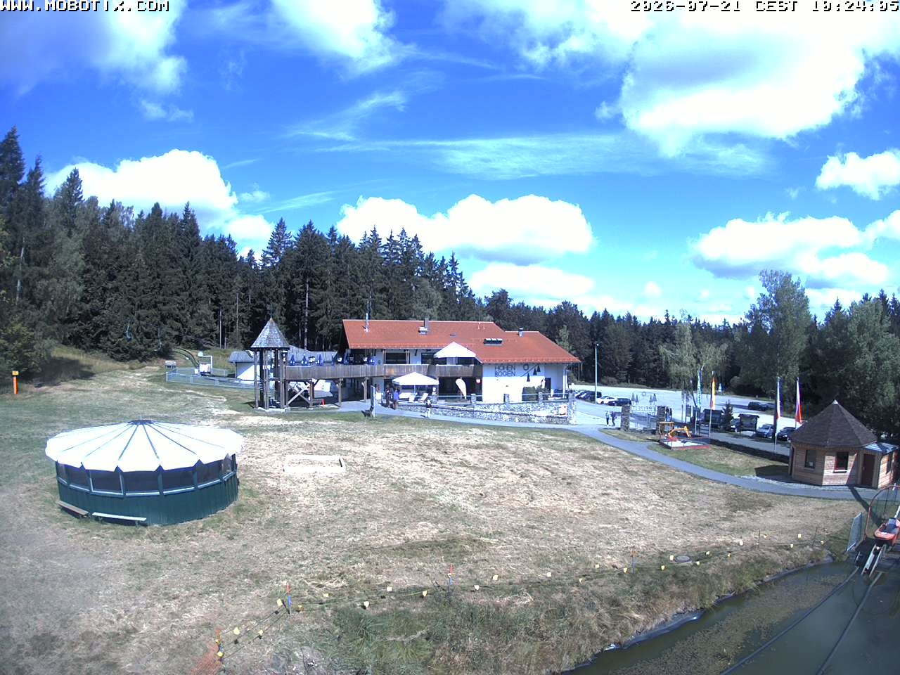 Archiv Foto Webcam Blick zur Talstation am Hohenbogen