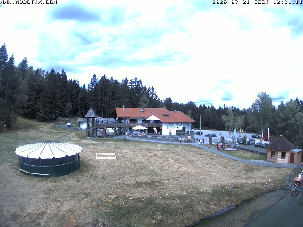 Archiv Foto Webcam Blick zur Talstation am Hohenbogen