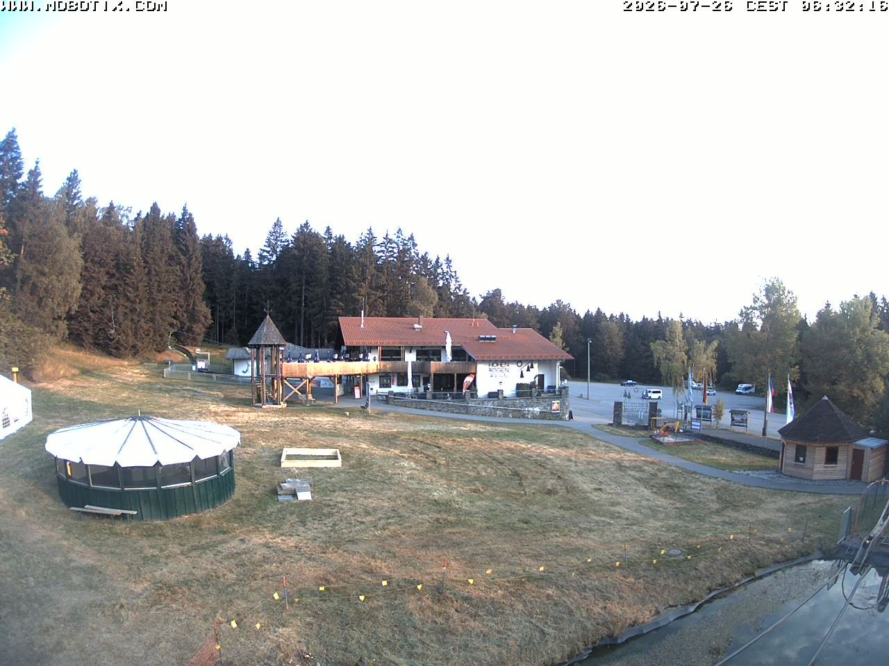 Archiv Foto Webcam Blick zur Talstation am Hohenbogen