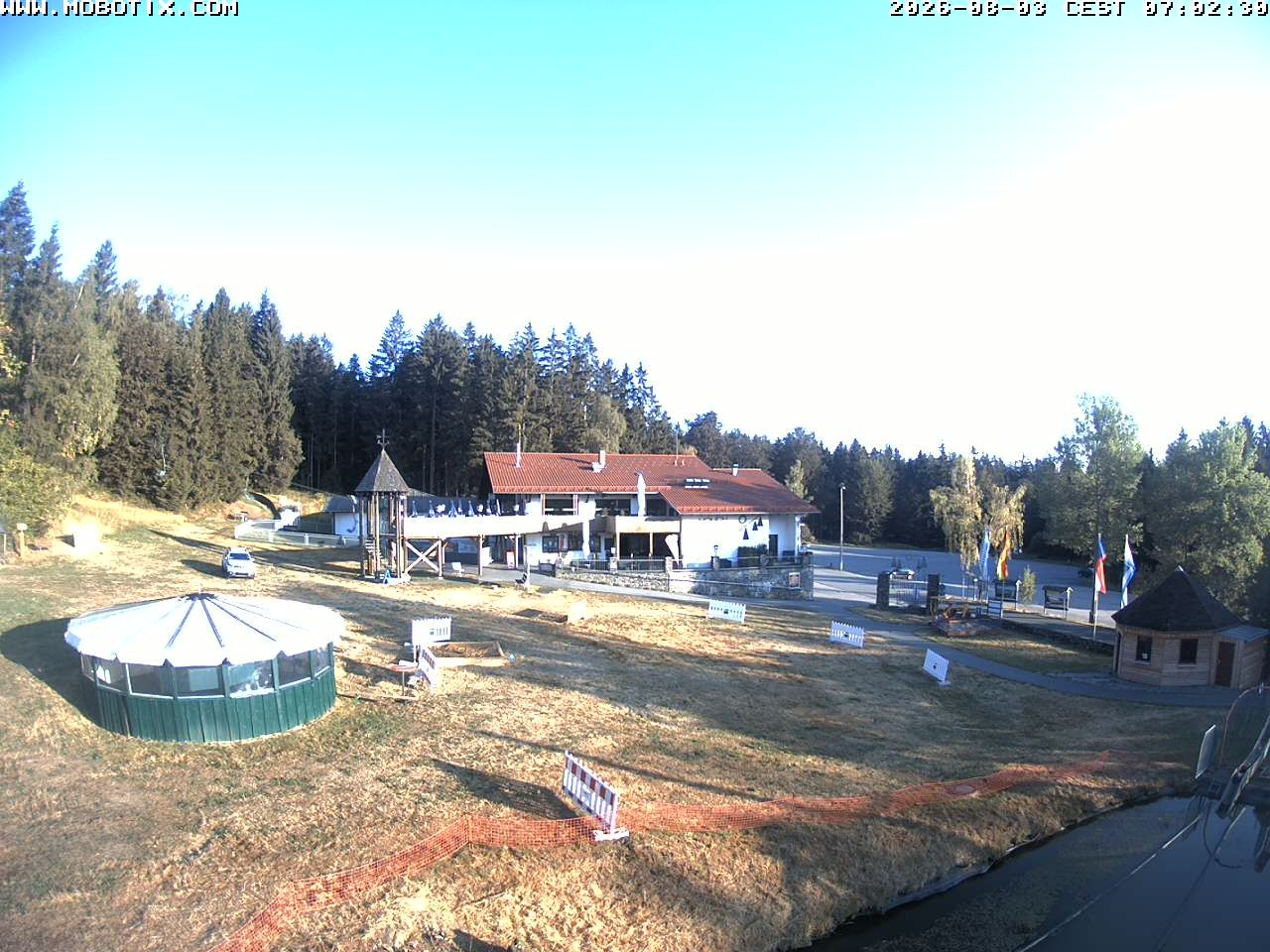 Archiv Foto Webcam Blick zur Talstation am Hohenbogen