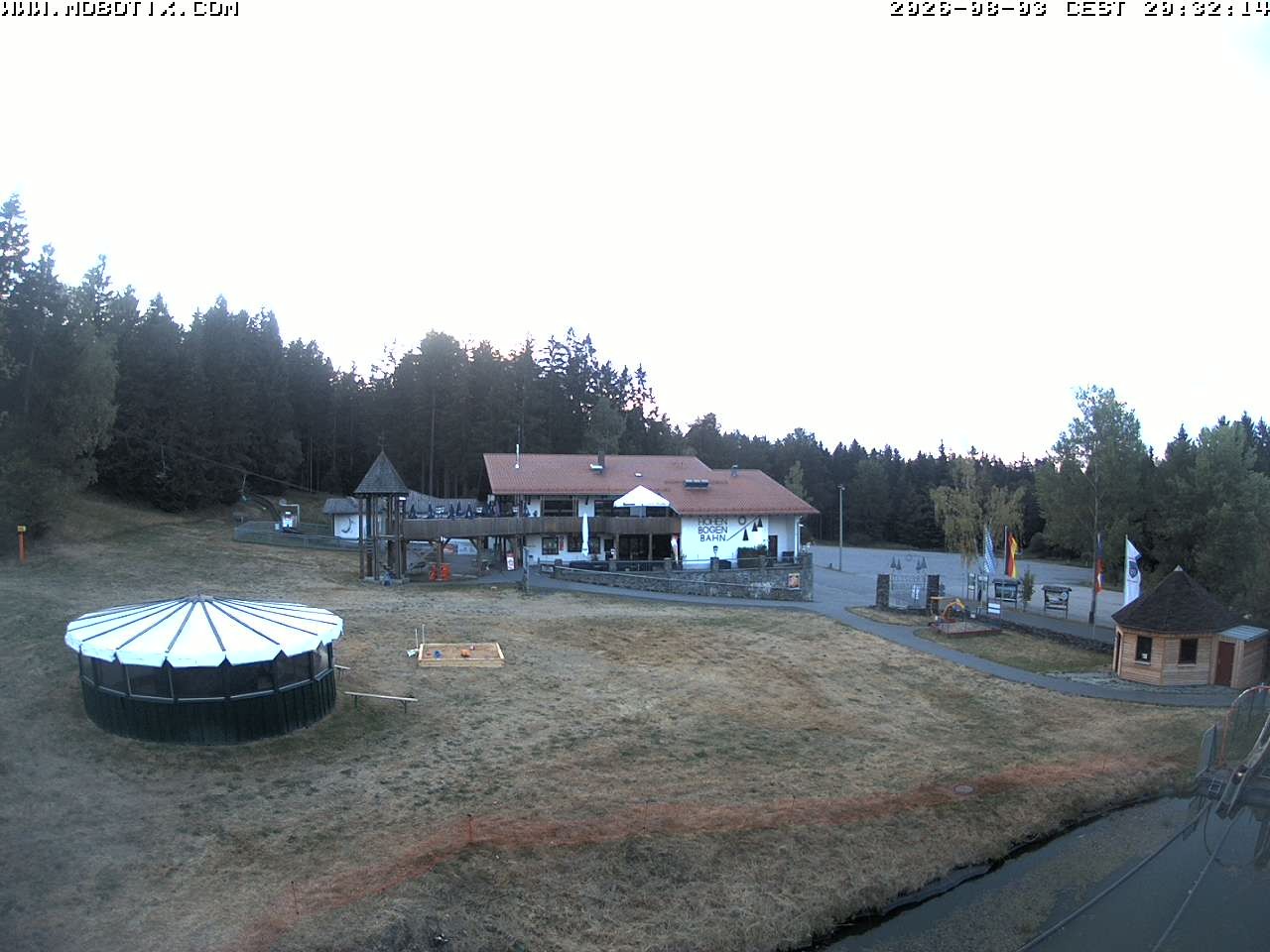Archiv Foto Webcam Blick zur Talstation am Hohenbogen