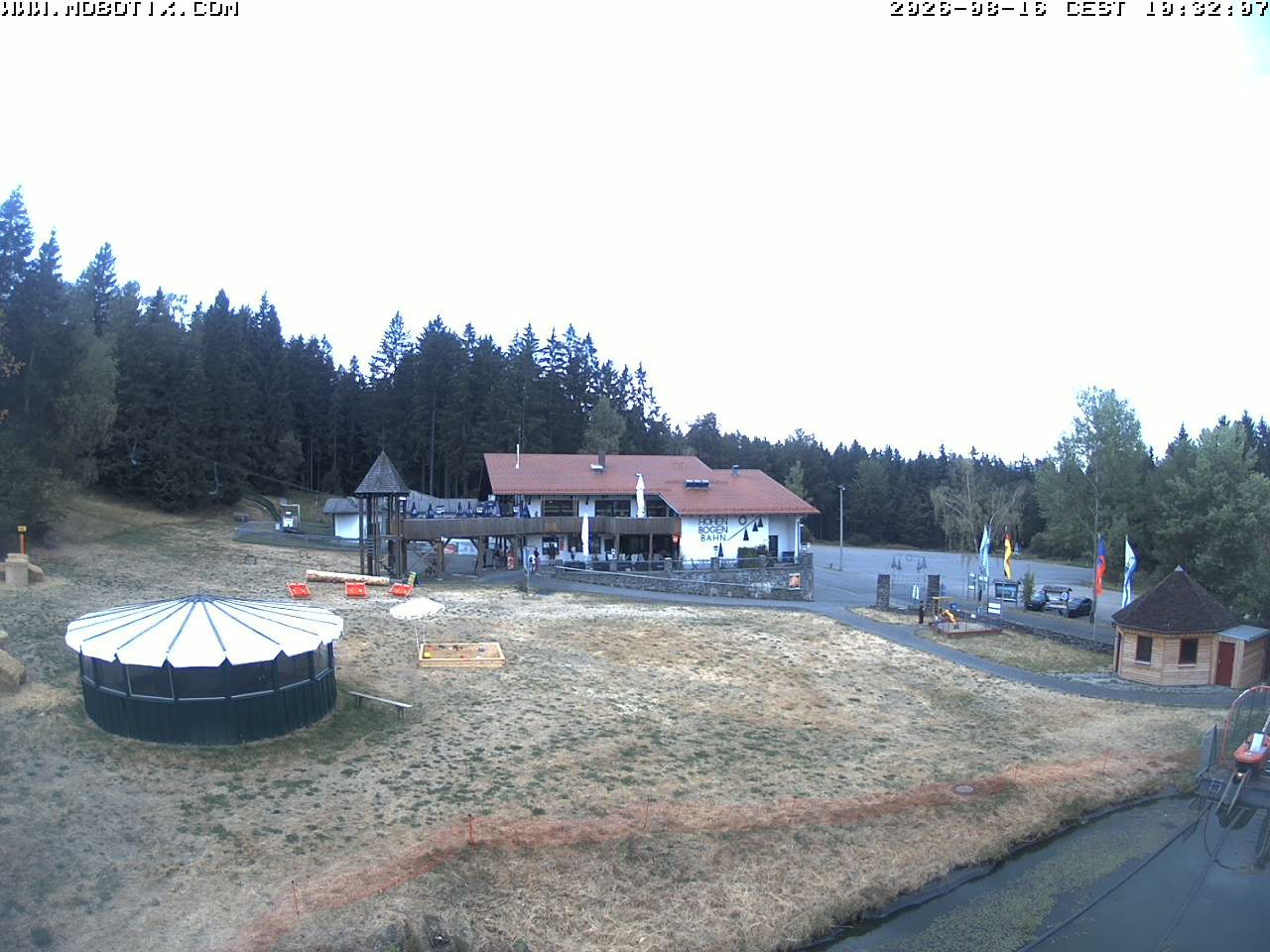 Archiv Foto Webcam Blick zur Talstation am Hohenbogen