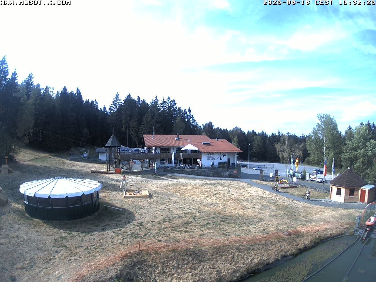 Archiv Foto Webcam Blick zur Talstation am Hohenbogen