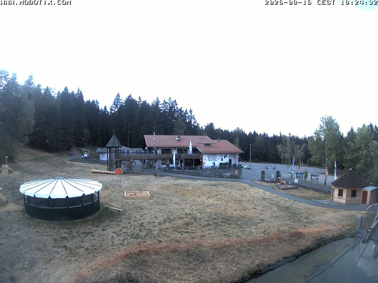 Archiv Foto Webcam Blick zur Talstation am Hohenbogen