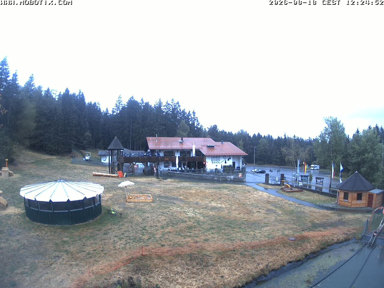 Archiv Foto Webcam Blick zur Talstation am Hohenbogen