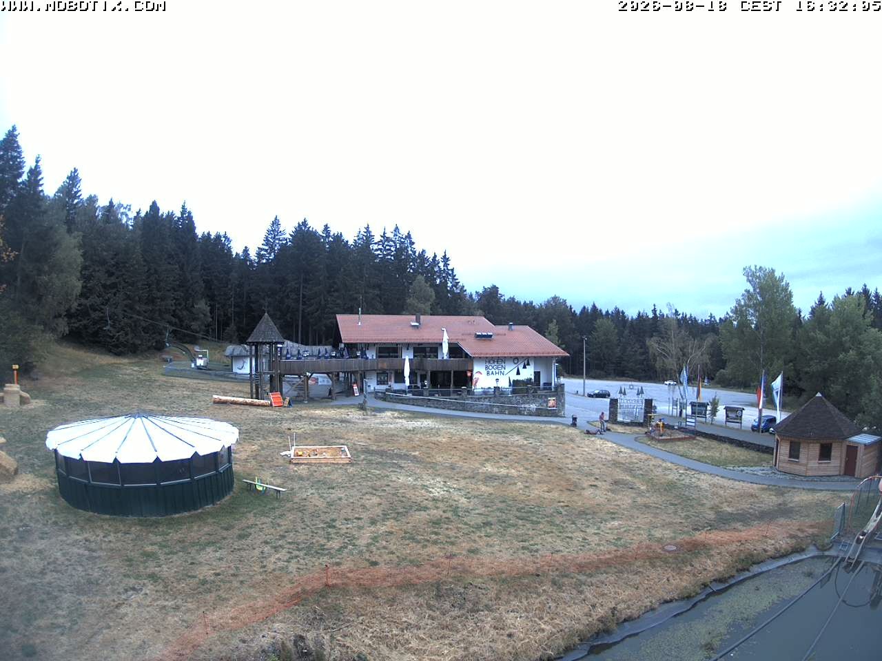Archiv Foto Webcam Blick zur Talstation am Hohenbogen