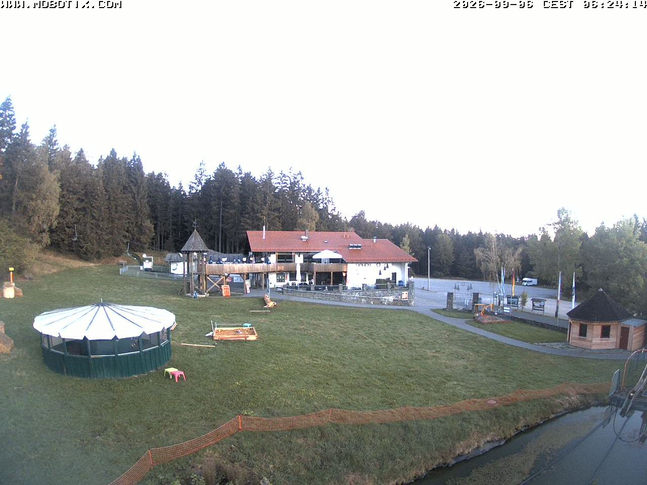 Archiv Foto Webcam Blick zur Talstation am Hohenbogen