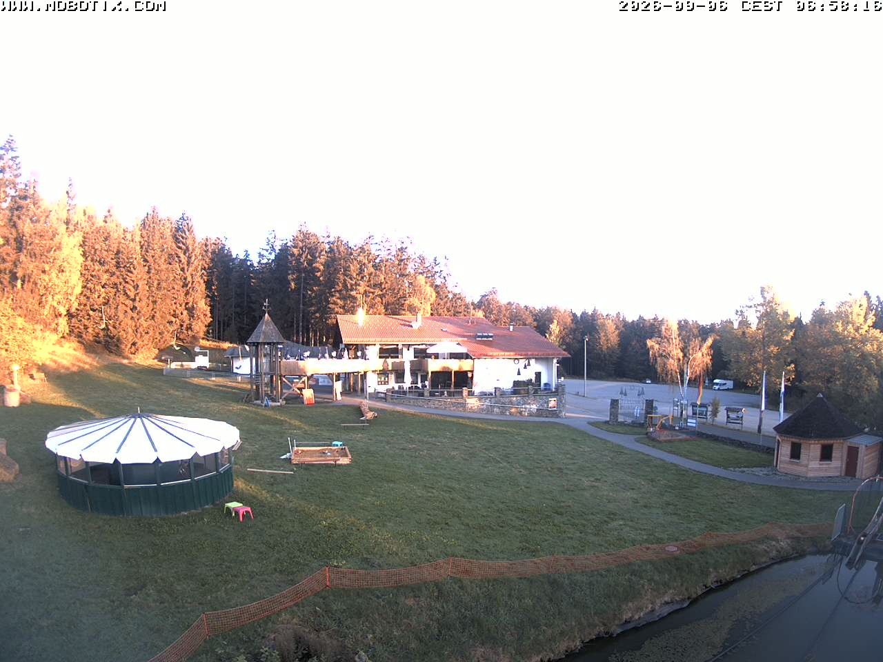 Archiv Foto Webcam Blick zur Talstation am Hohenbogen