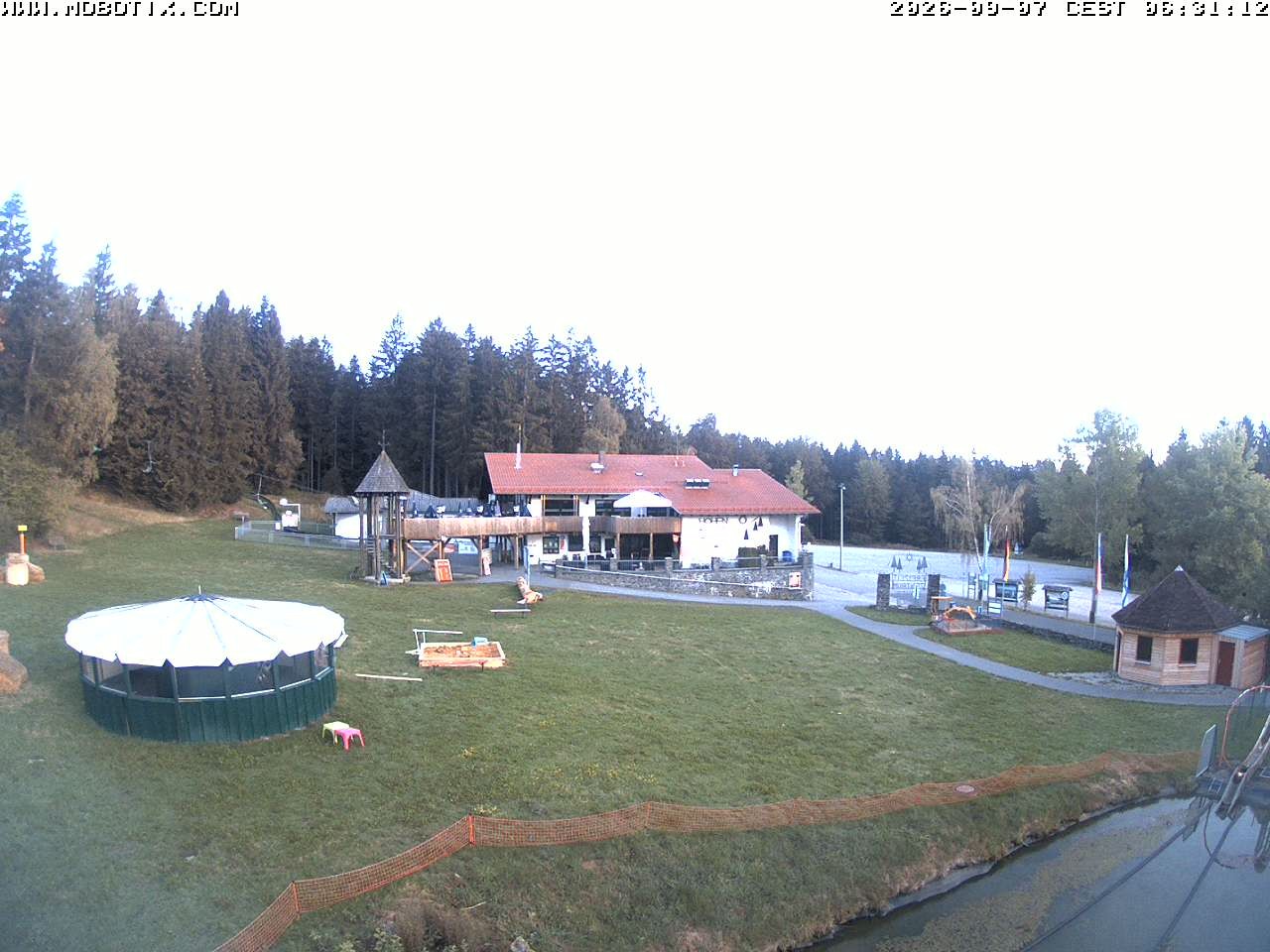 Archived image Webcam Hohenbogen: View Base Station