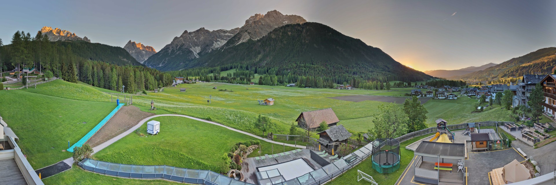 Archiv Foto Webcam Family Resort Rainer im Bergdorf Sexten
