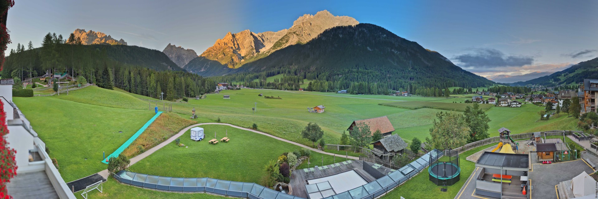 Archived image Webcam Family Resort Rainer, South Tyrol