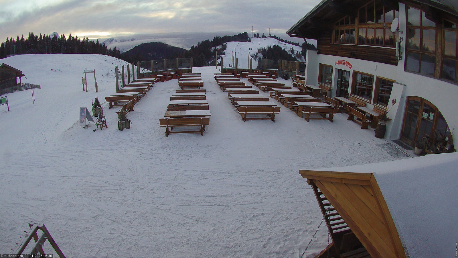 Archiv Foto Webcam Dreiländereck in der Region Villach: Bergrestaurant