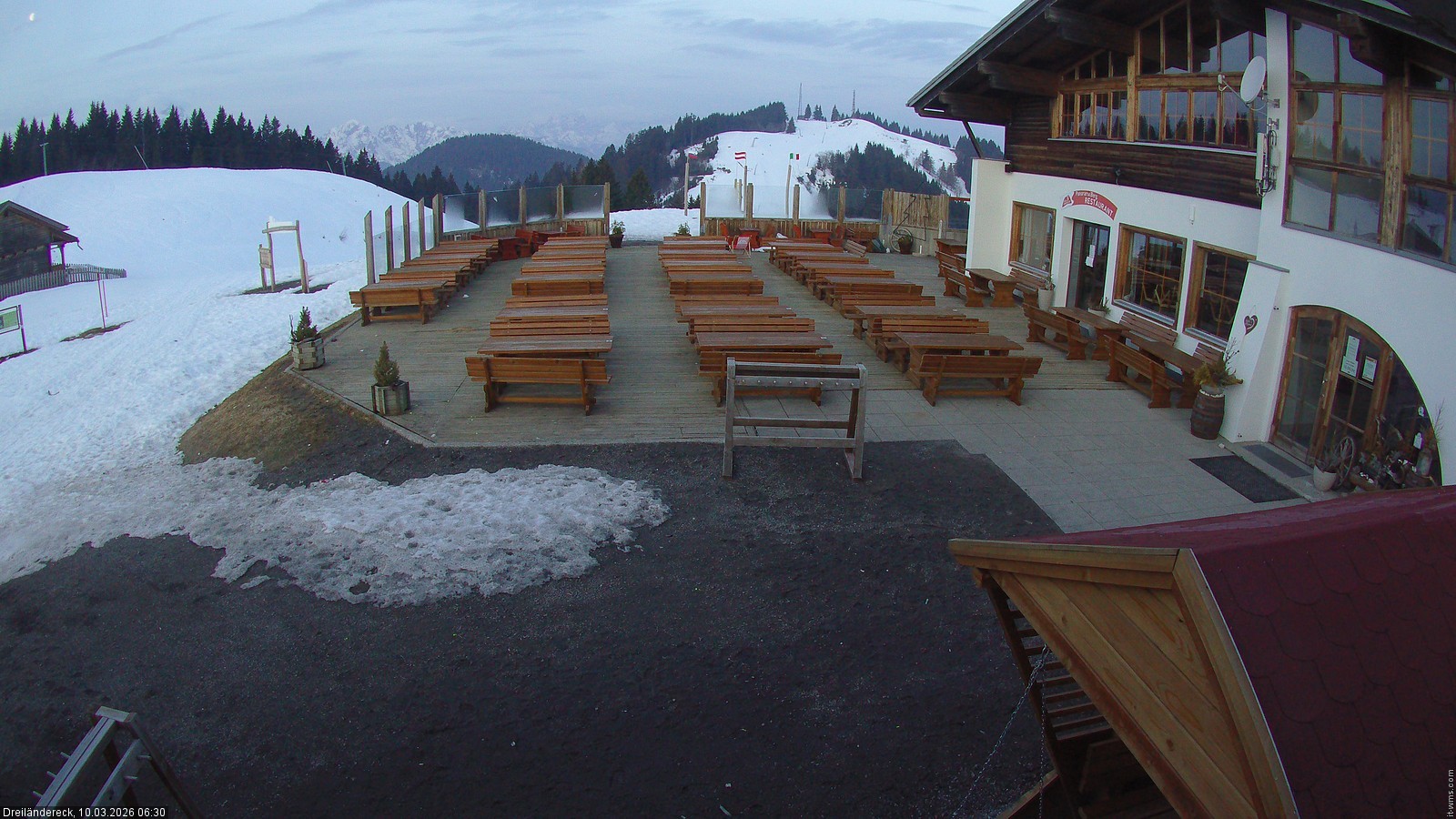 Archiv Foto Webcam Dreiländereck in der Region Villach: Bergrestaurant