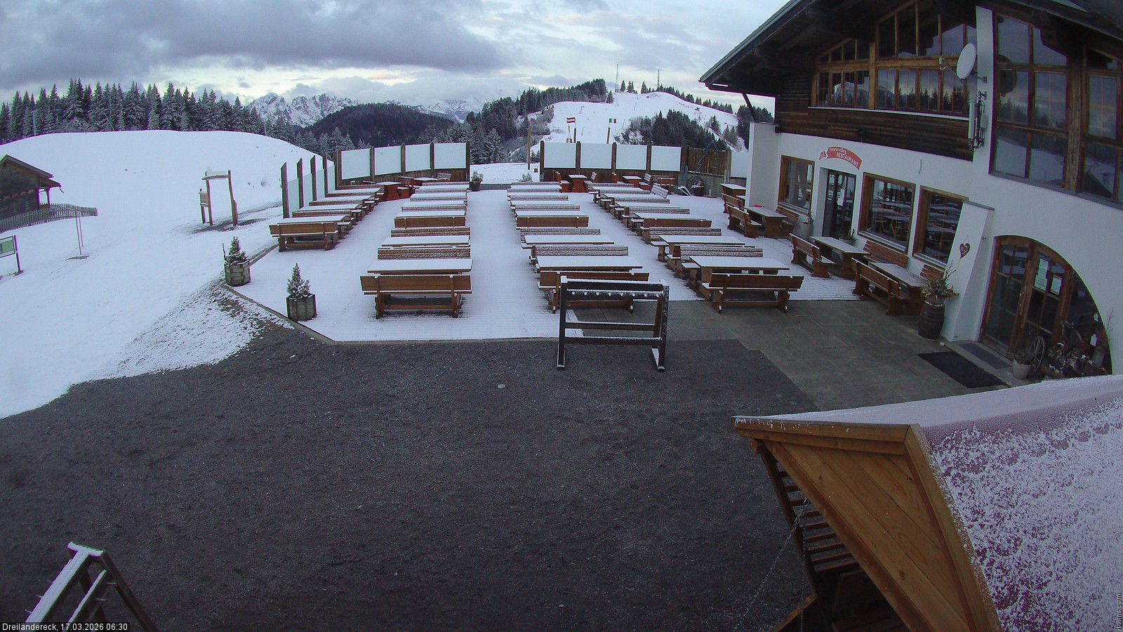 Archiv Foto Webcam Dreiländereck in der Region Villach: Bergrestaurant