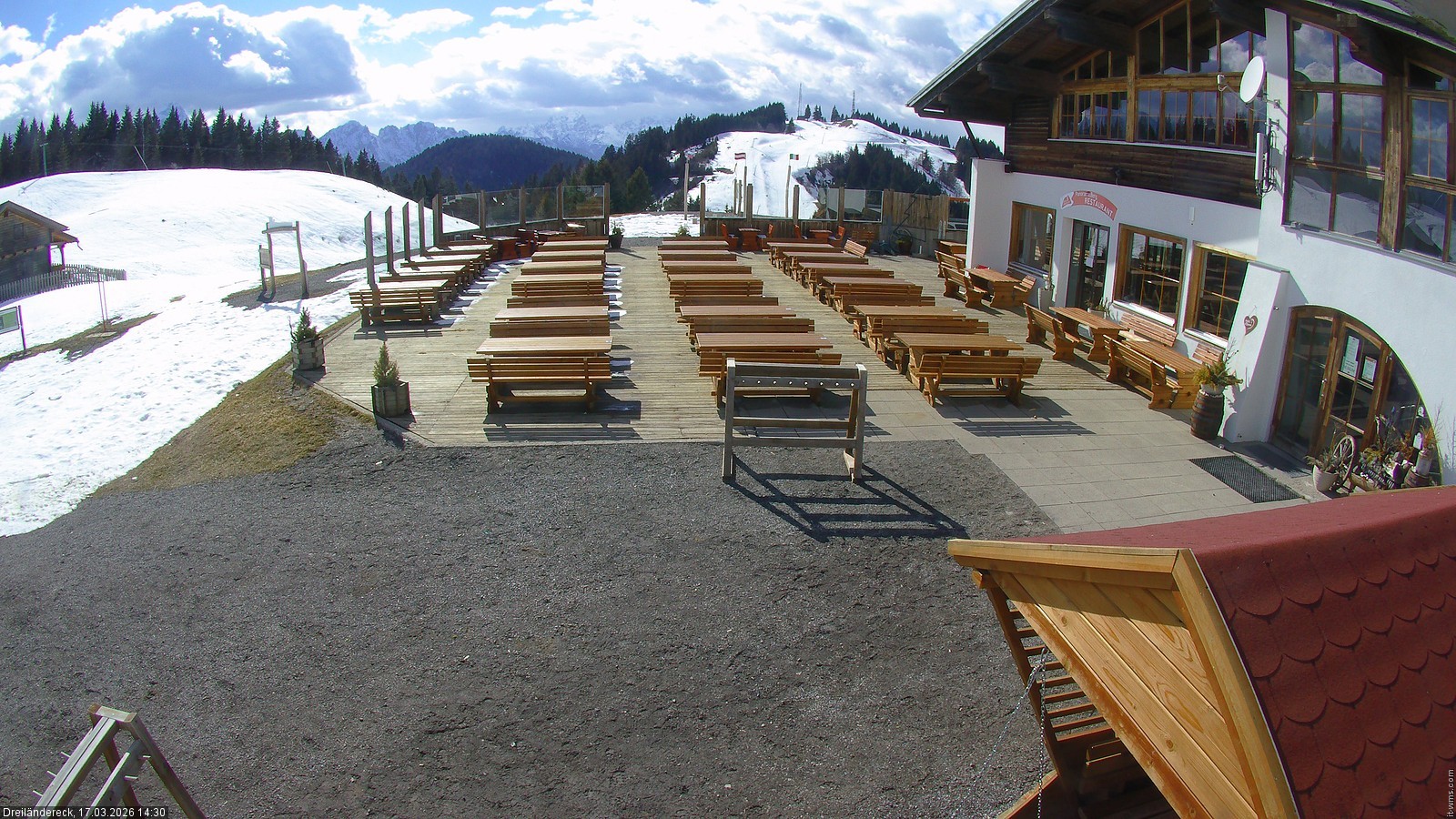 Archiv Foto Webcam Dreiländereck in der Region Villach: Bergrestaurant