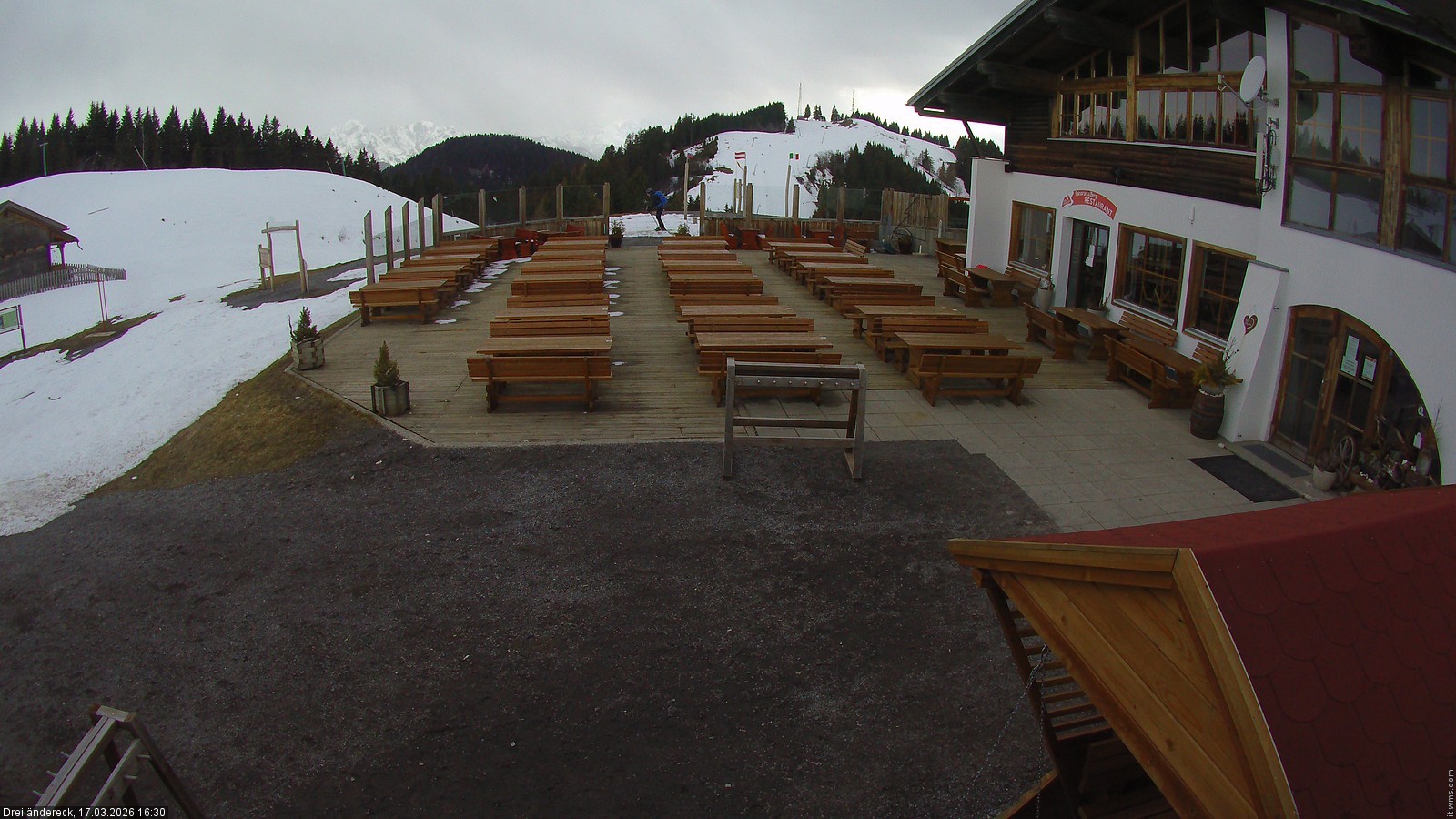 Archiv Foto Webcam Dreiländereck in der Region Villach: Bergrestaurant