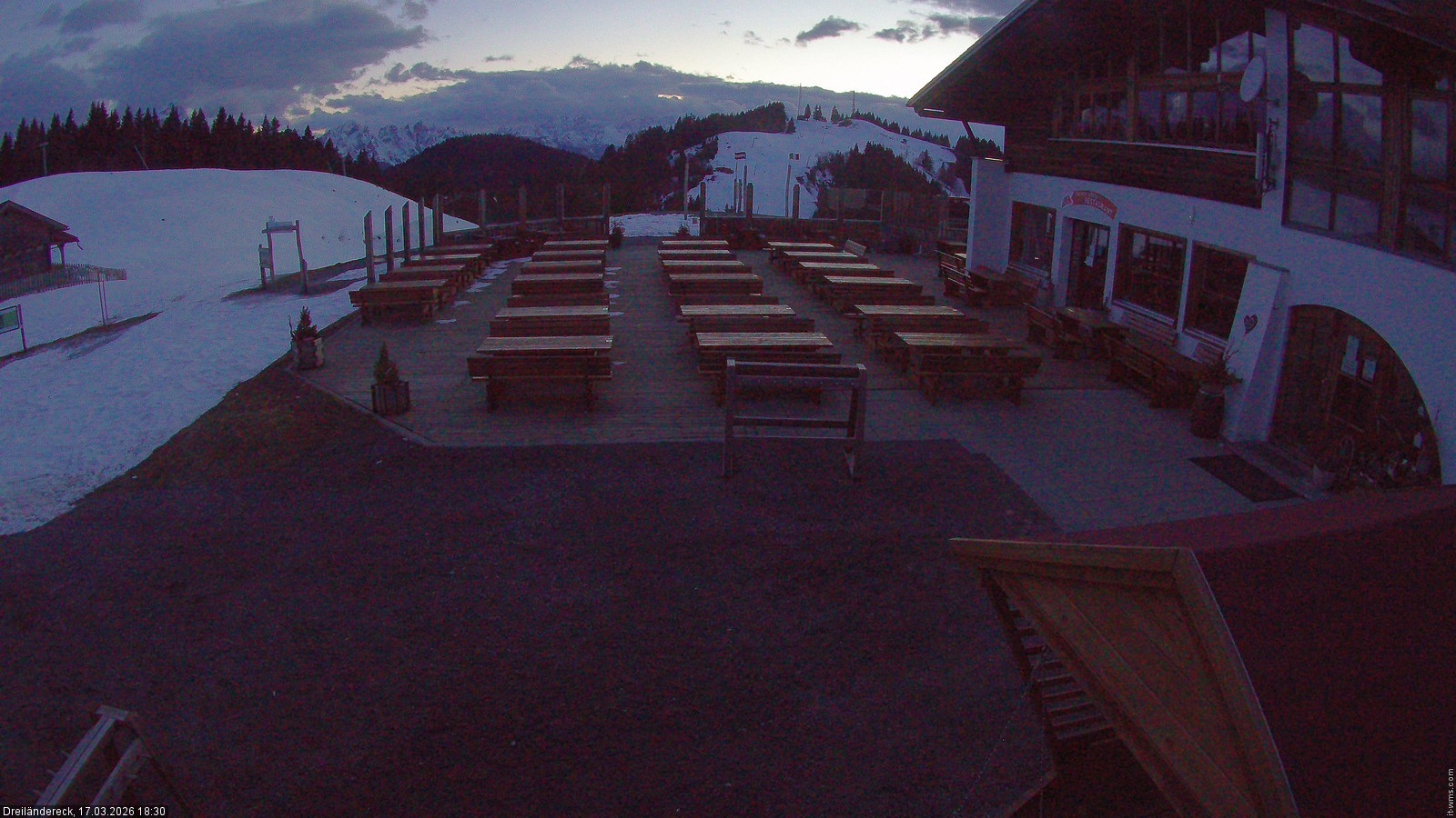 Archiv Foto Webcam Dreiländereck in der Region Villach: Bergrestaurant