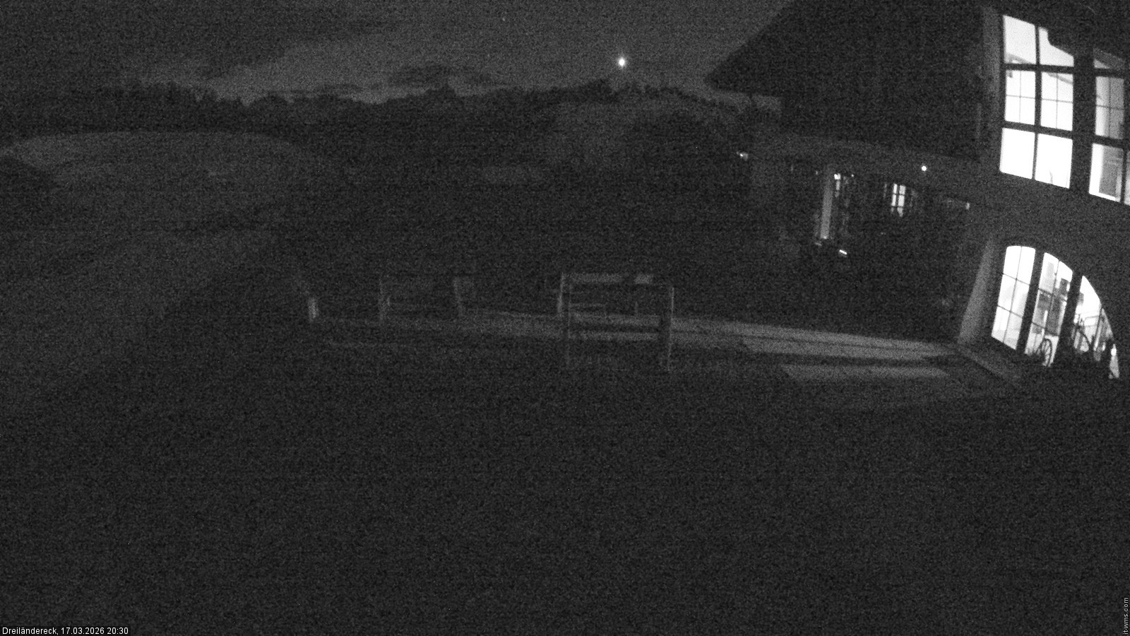 Archiv Foto Webcam Dreiländereck in der Region Villach: Bergrestaurant