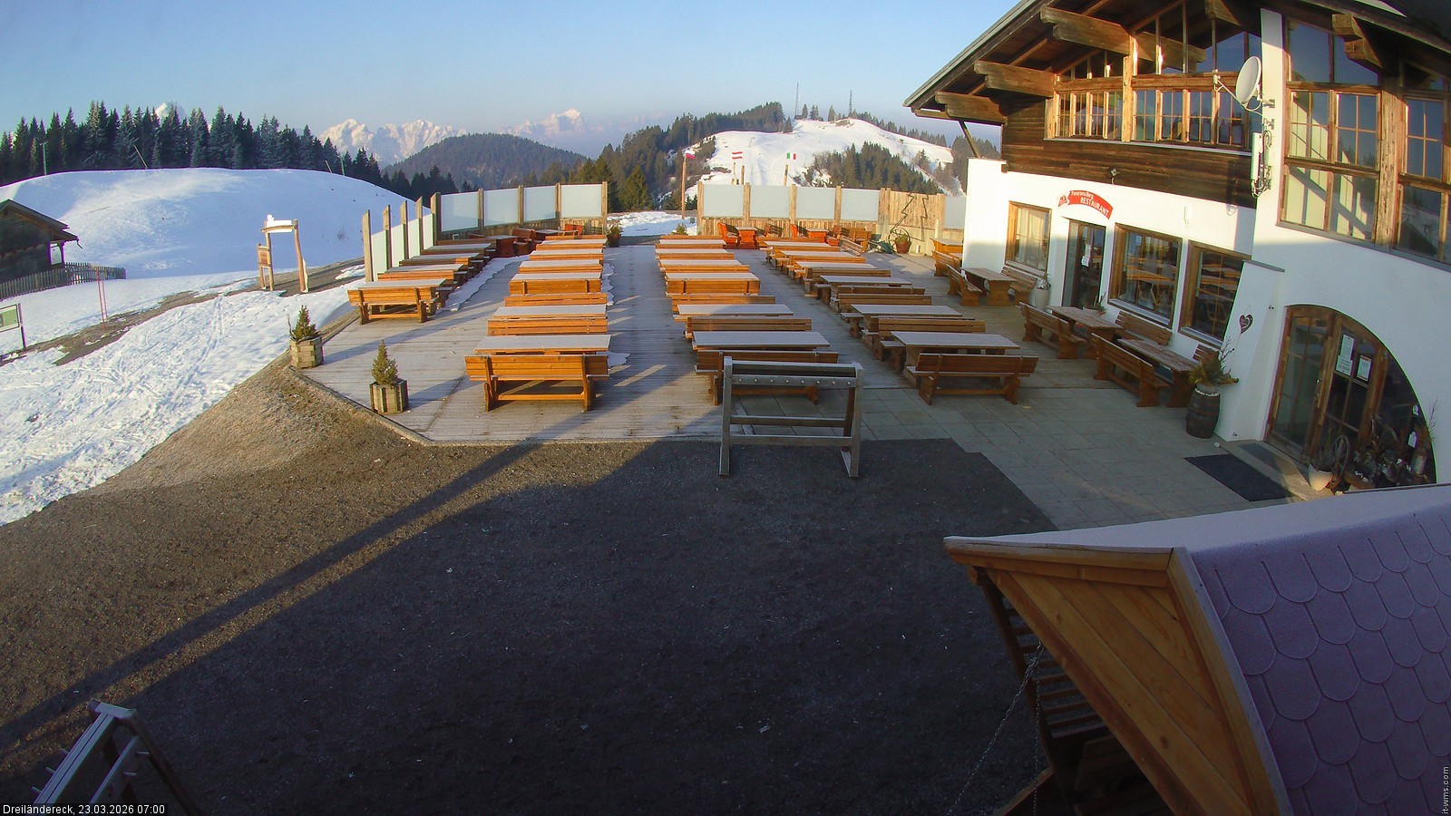 Archiv Foto Webcam Dreiländereck in der Region Villach: Bergrestaurant