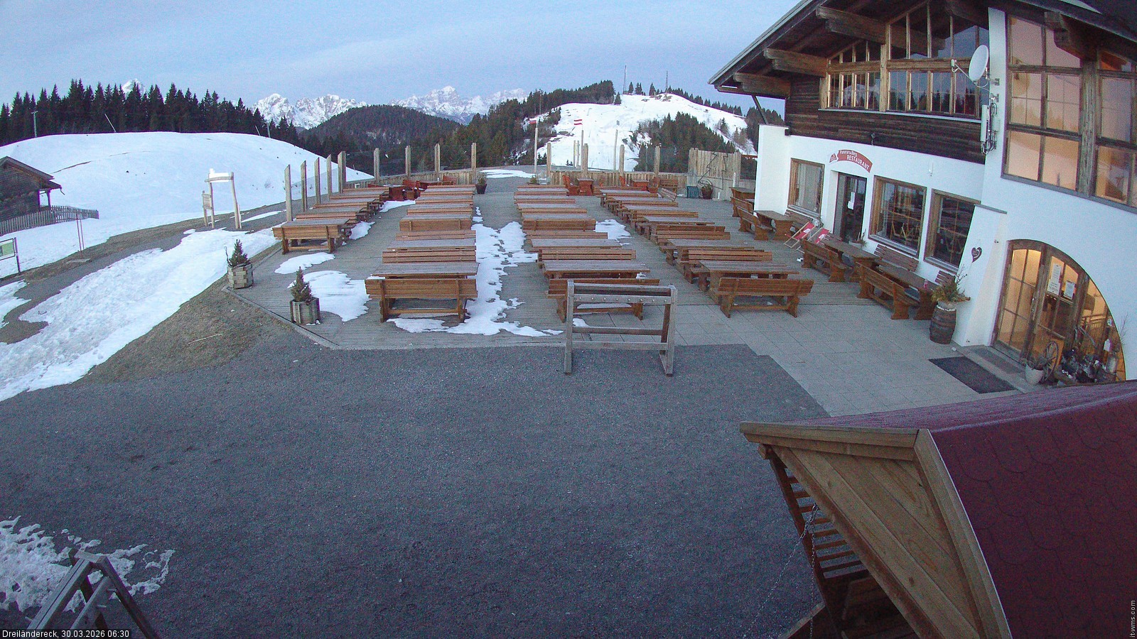 Archiv Foto Webcam Dreiländereck in der Region Villach: Bergrestaurant