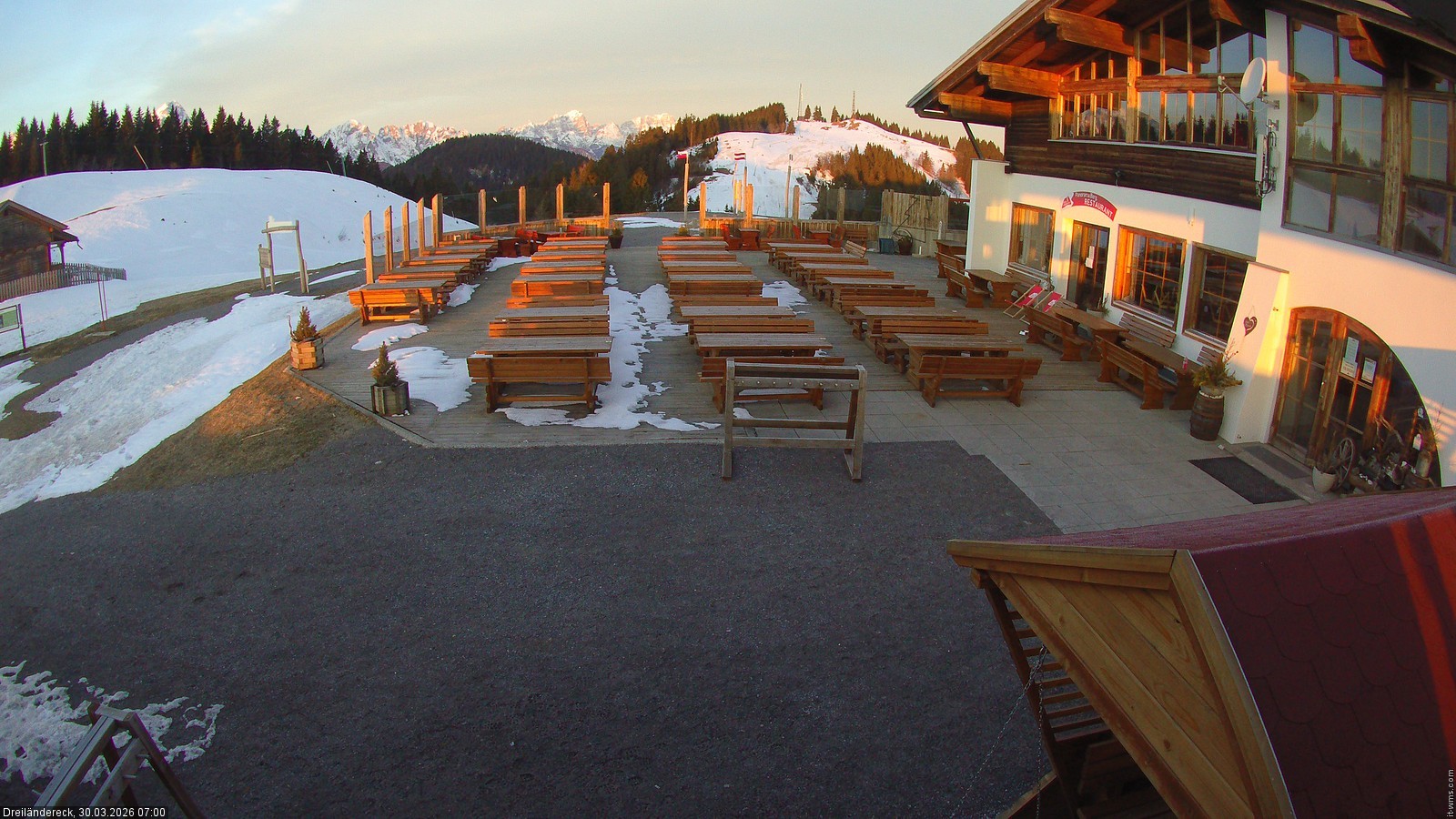 Archiv Foto Webcam Dreiländereck in der Region Villach: Bergrestaurant