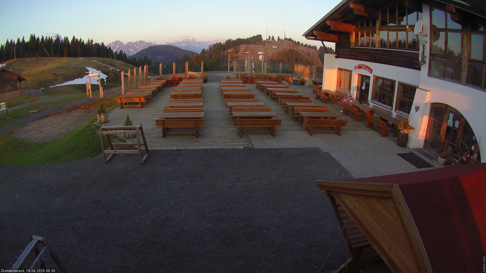 Archiv Foto Webcam Dreiländereck in der Region Villach: Bergrestaurant