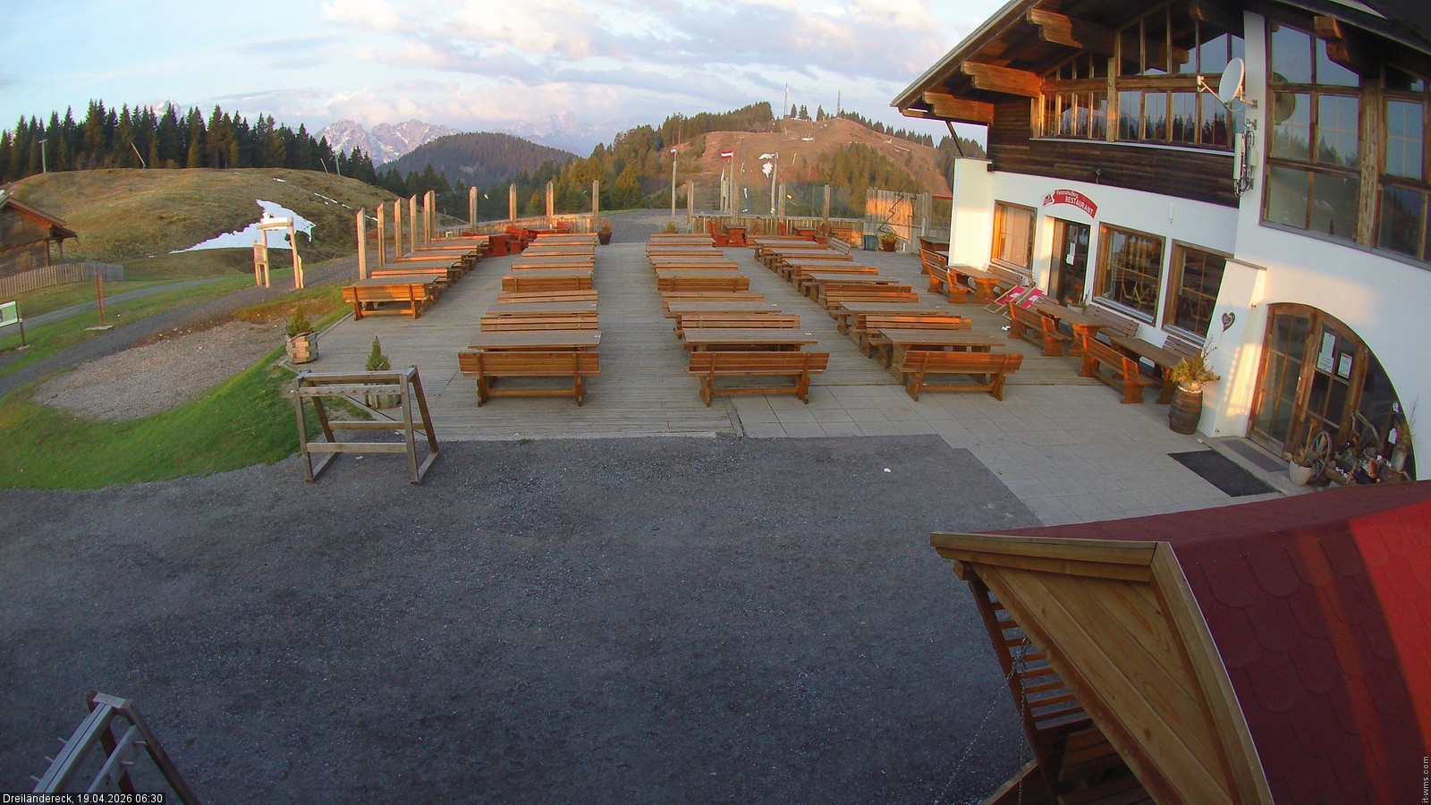 Archiv Foto Webcam Dreiländereck in der Region Villach: Bergrestaurant