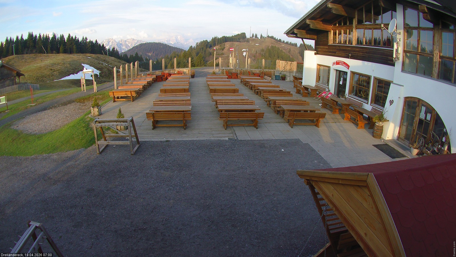 Archiv Foto Webcam Dreiländereck in der Region Villach: Bergrestaurant