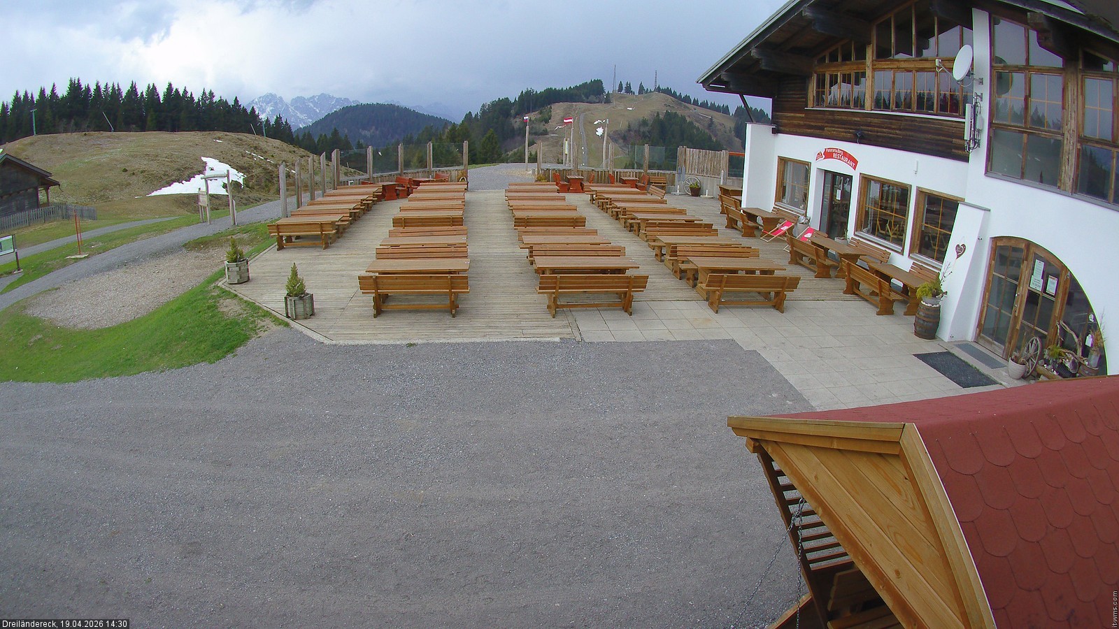 Archiv Foto Webcam Dreiländereck in der Region Villach: Bergrestaurant