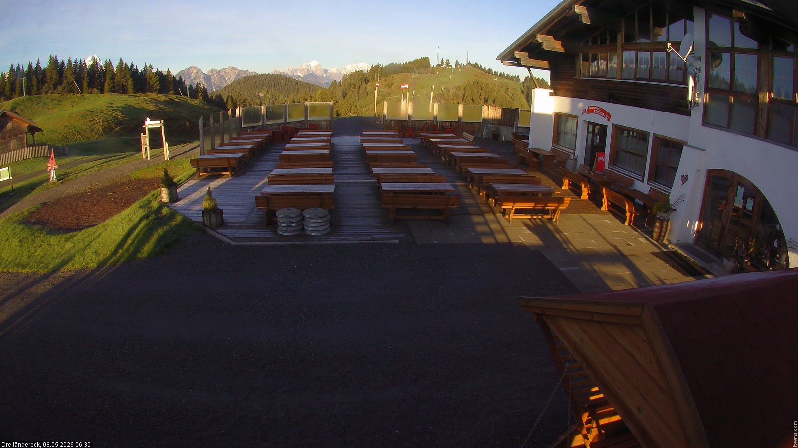Archiv Foto Webcam Dreiländereck in der Region Villach: Bergrestaurant
