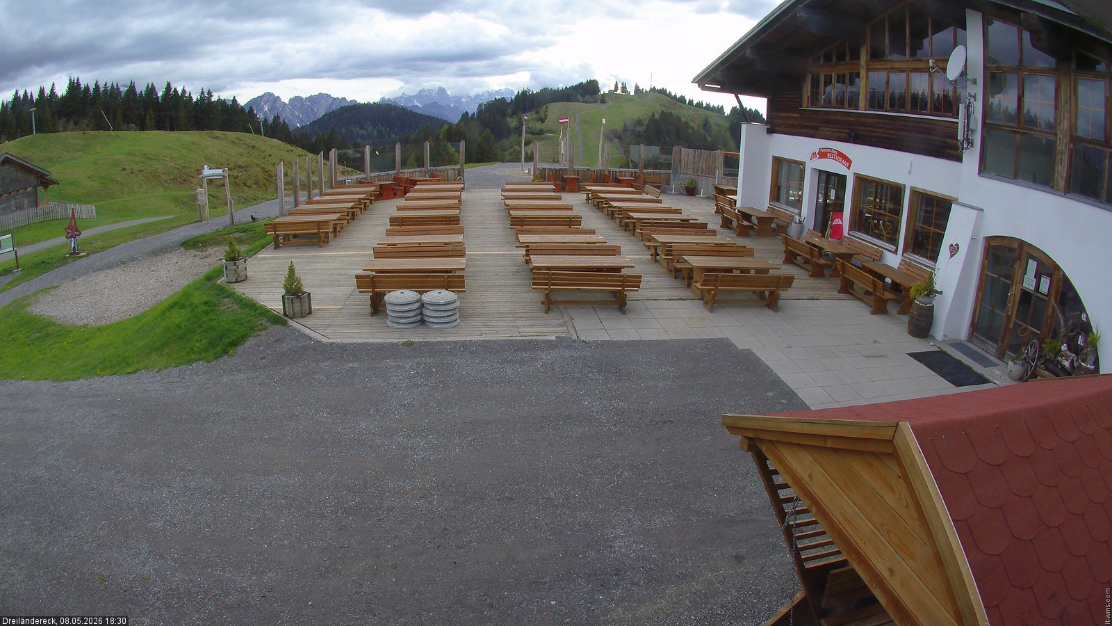 Archiv Foto Webcam Dreiländereck in der Region Villach: Bergrestaurant