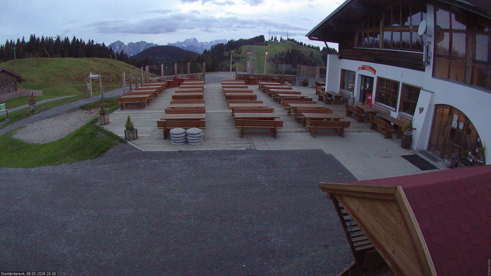 Archiv Foto Webcam Dreiländereck in der Region Villach: Bergrestaurant