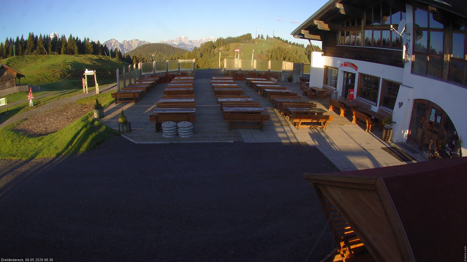 Archiv Foto Webcam Dreiländereck in der Region Villach: Bergrestaurant