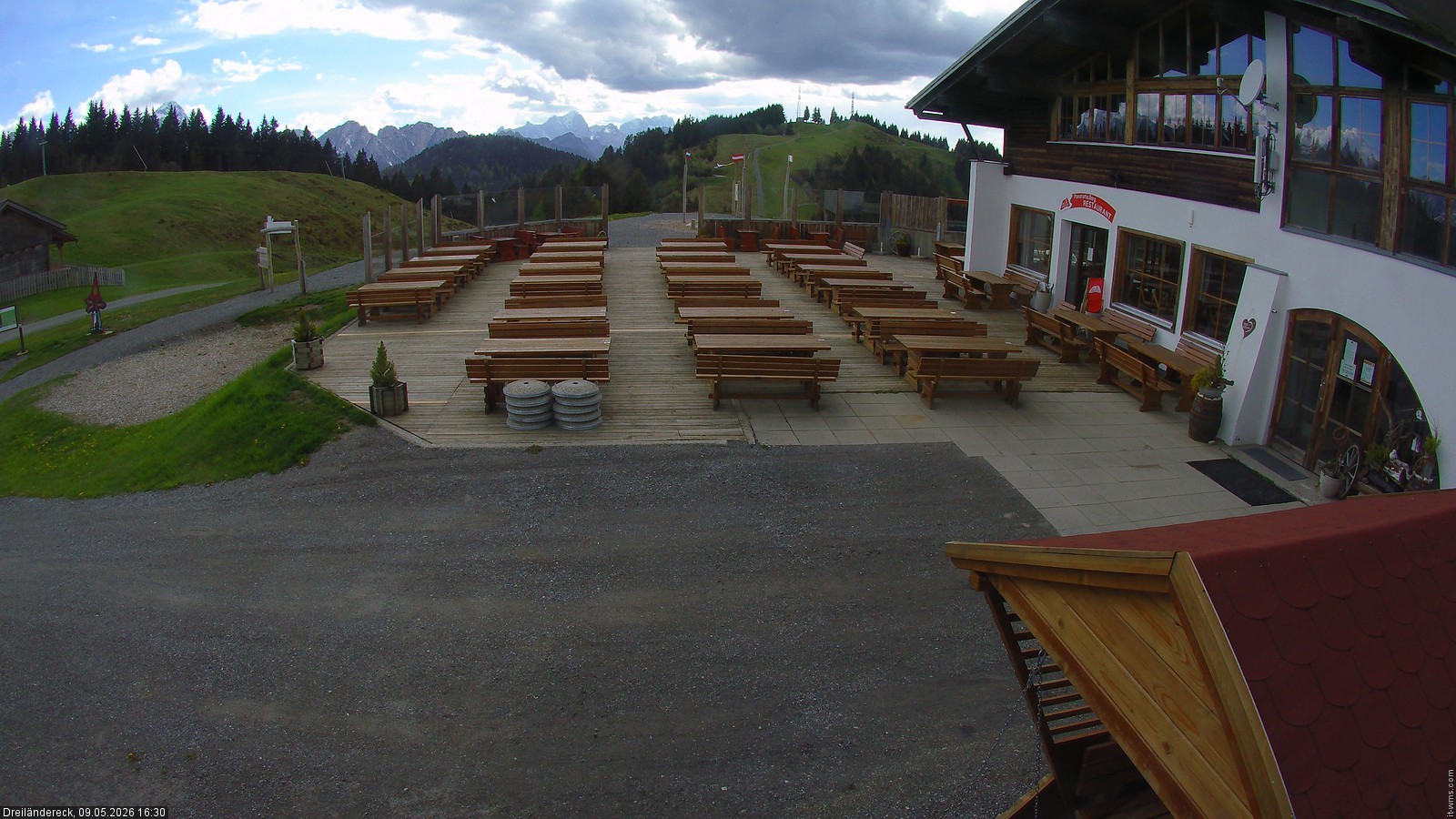 Archiv Foto Webcam Dreiländereck in der Region Villach: Bergrestaurant