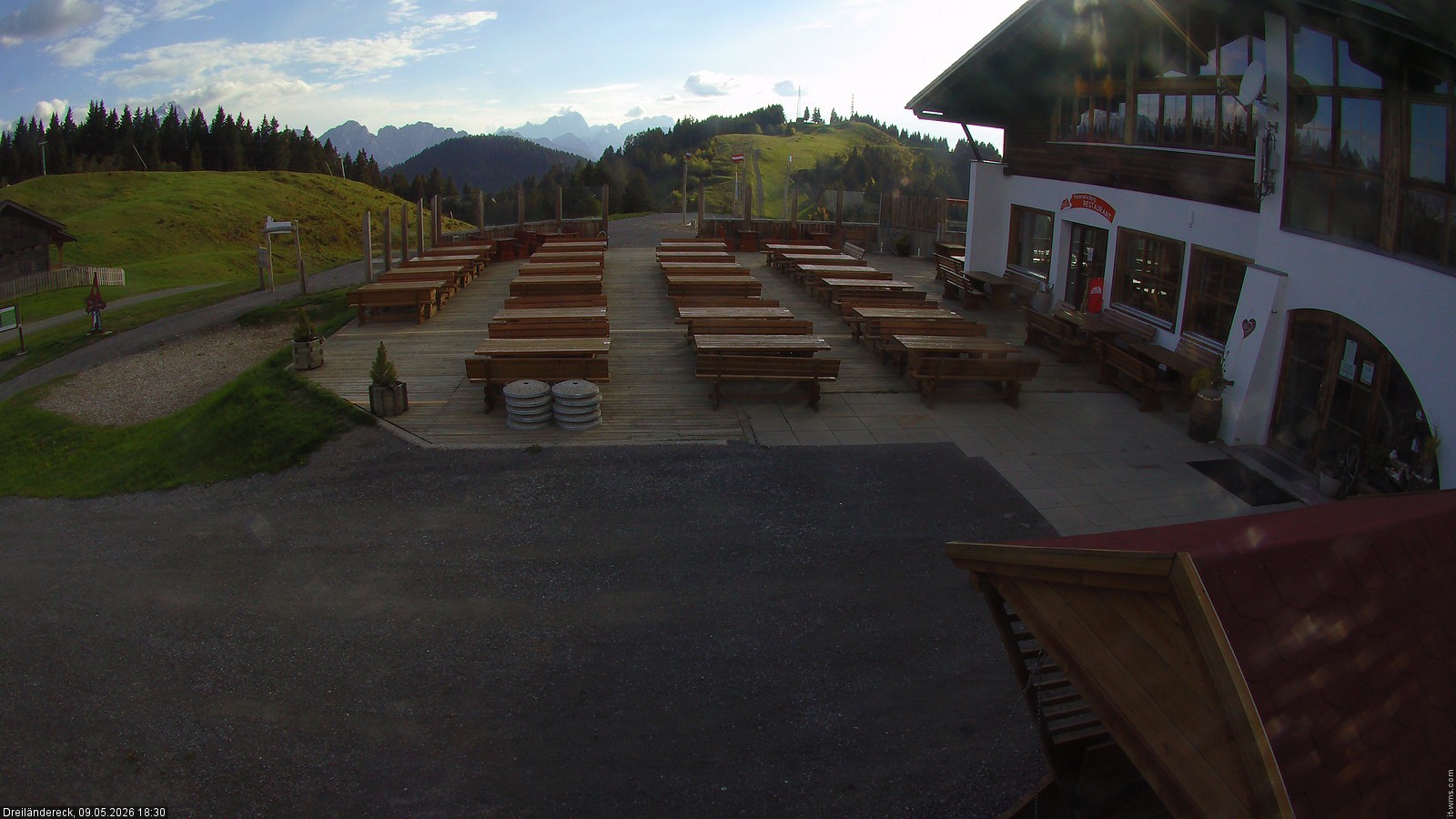 Archiv Foto Webcam Dreiländereck in der Region Villach: Bergrestaurant