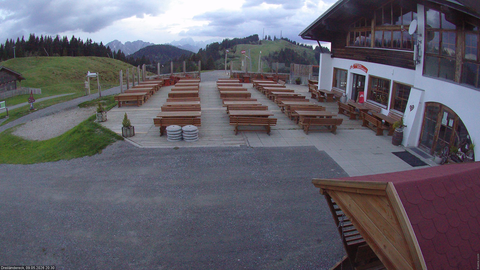 Archiv Foto Webcam Dreiländereck in der Region Villach: Bergrestaurant