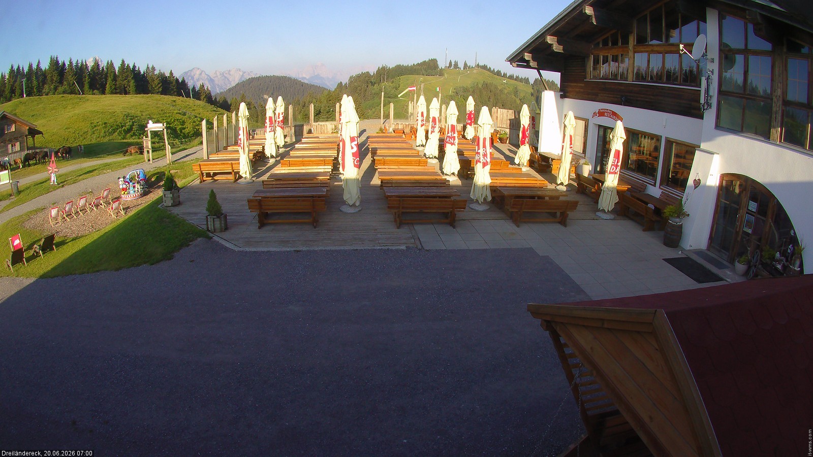 Archiv Foto Webcam Dreiländereck in der Region Villach: Bergrestaurant