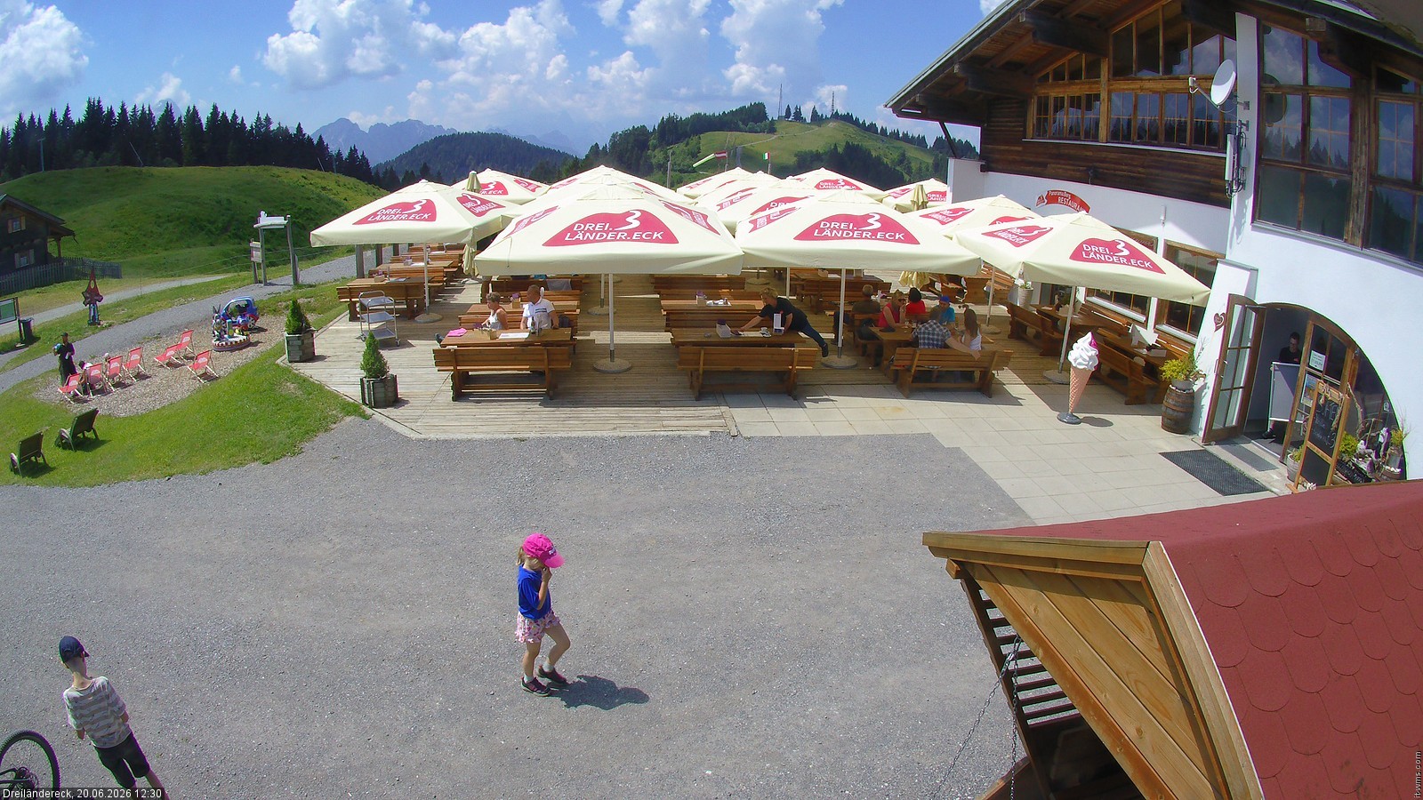 Archiv Foto Webcam Dreiländereck in der Region Villach: Bergrestaurant