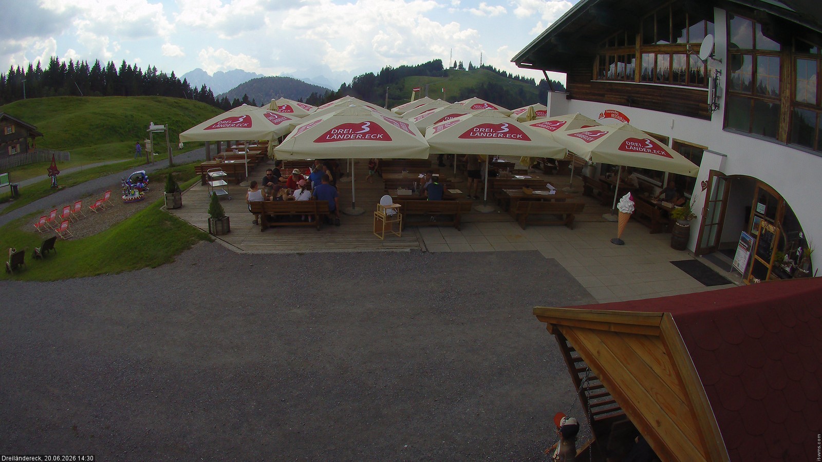 Archiv Foto Webcam Dreiländereck in der Region Villach: Bergrestaurant