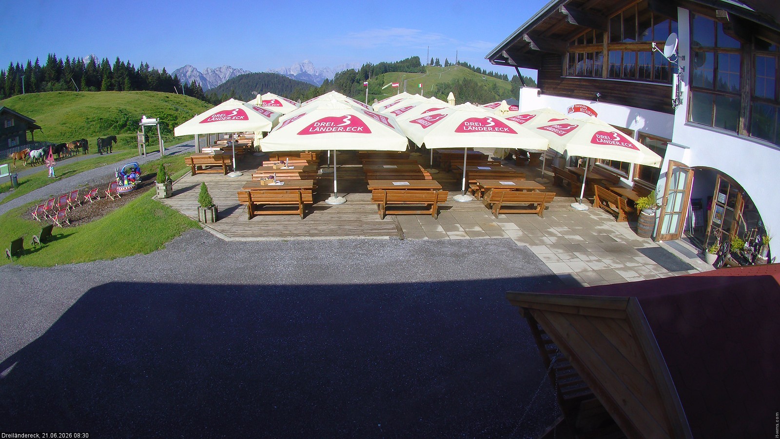 Archiv Foto Webcam Dreiländereck in der Region Villach: Bergrestaurant