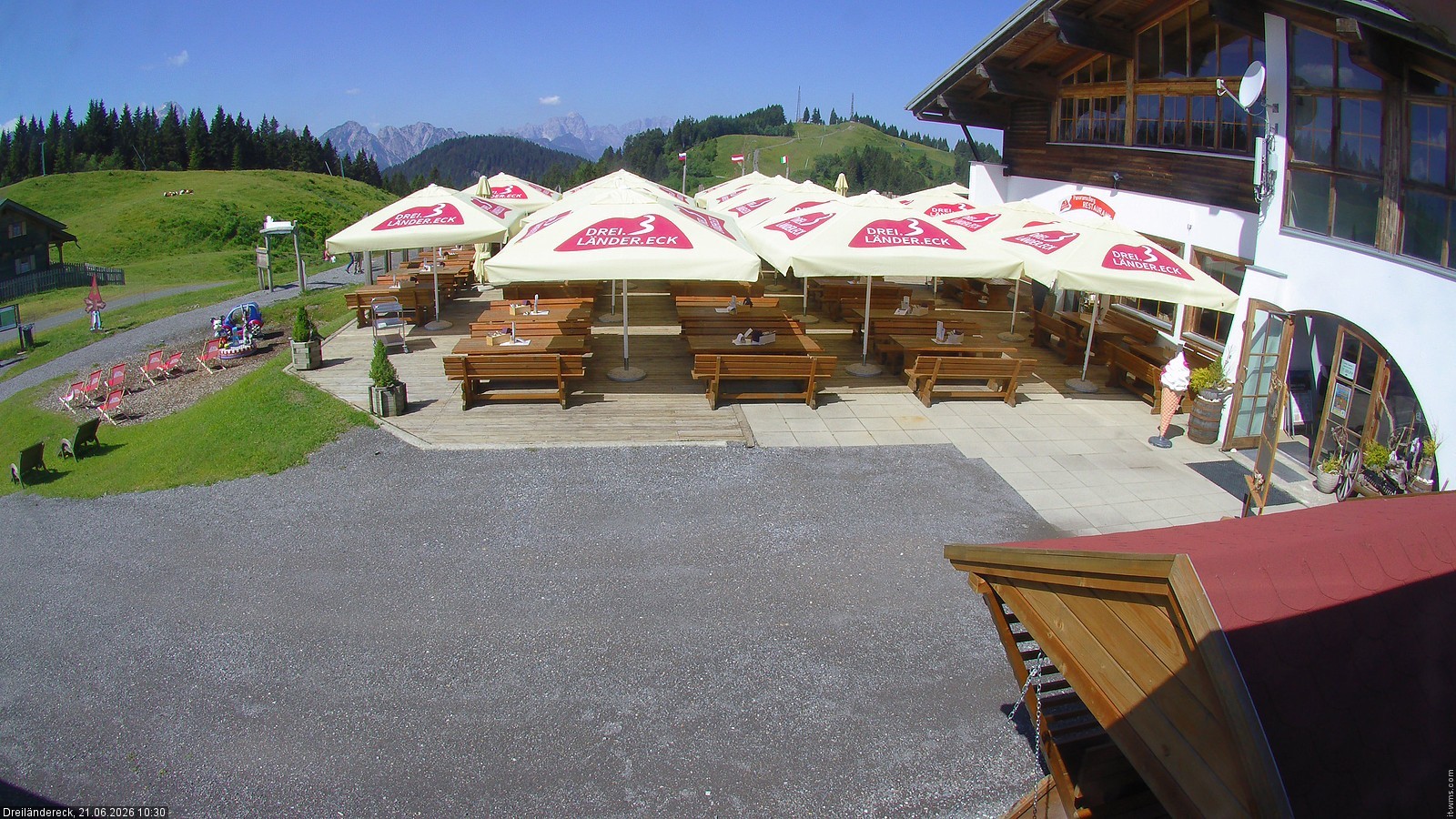 Archiv Foto Webcam Dreiländereck in der Region Villach: Bergrestaurant