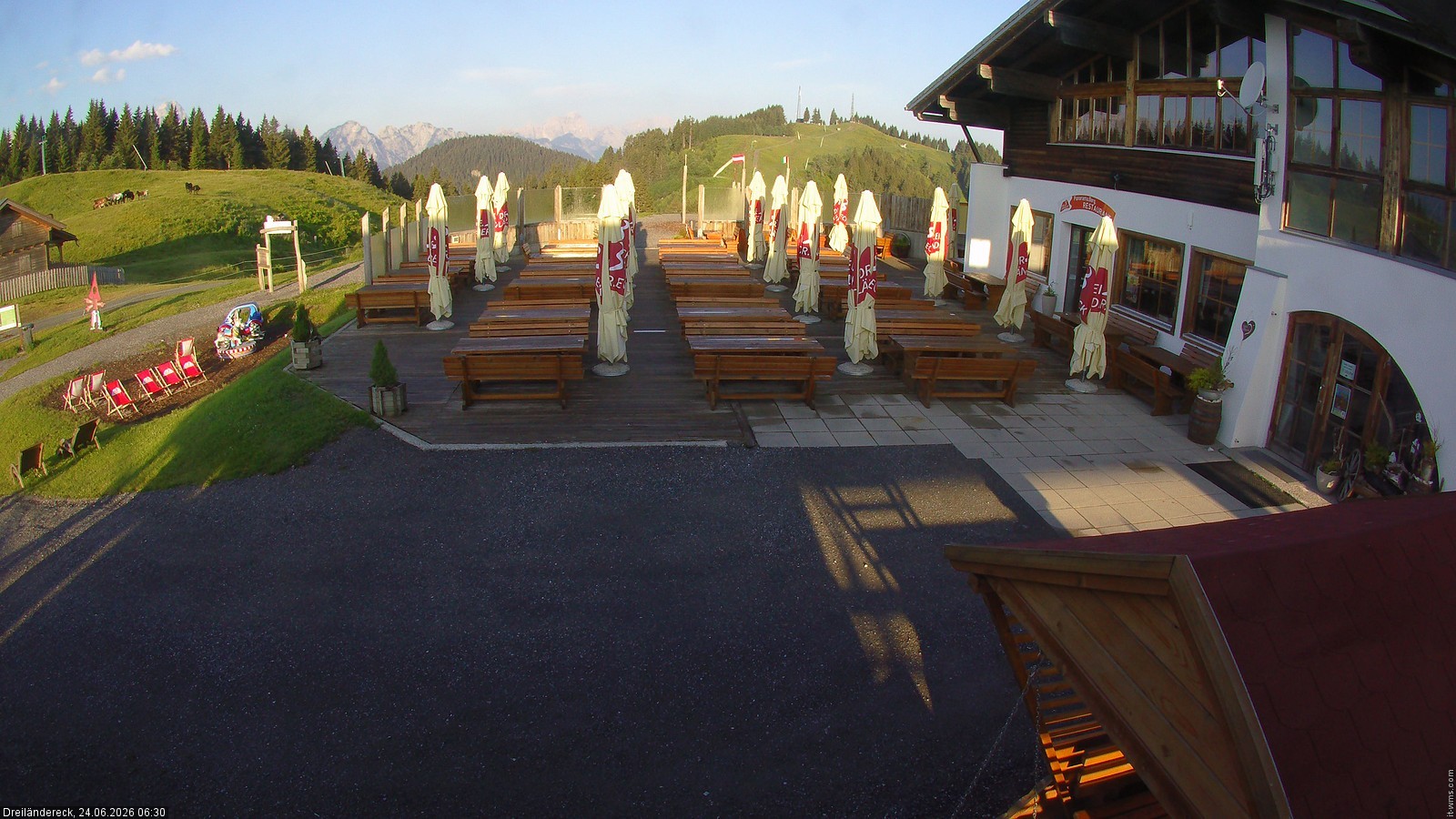 Archiv Foto Webcam Dreiländereck in der Region Villach: Bergrestaurant