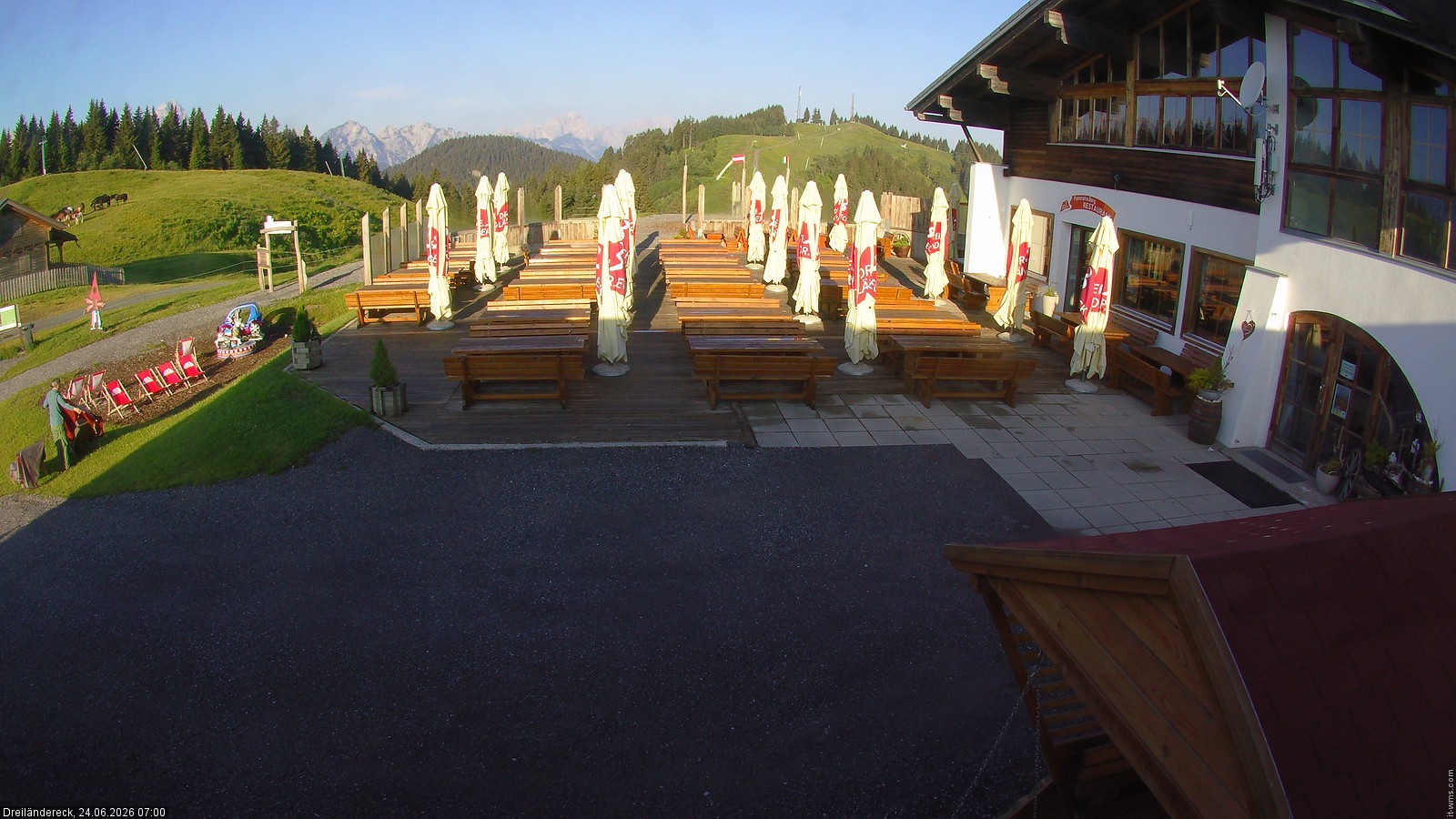 Archiv Foto Webcam Dreiländereck in der Region Villach: Bergrestaurant